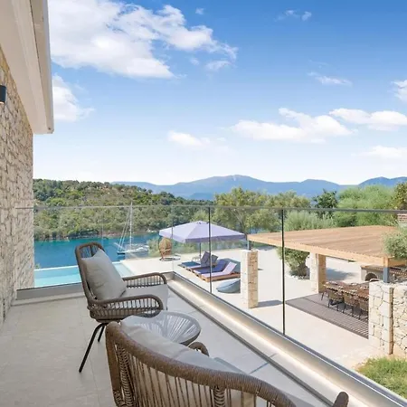 Chriselia - 3 Bedrooms With Sea Access *