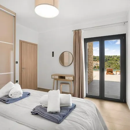 Chriselia - 3 Bedrooms With Sea Access *