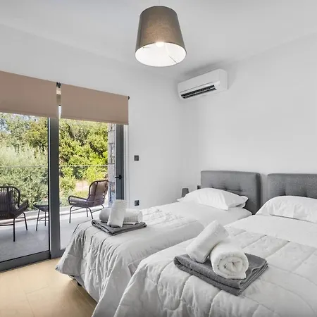 Chriselia - 3 Bedrooms With Sea Access * Vathi (Meganisi)