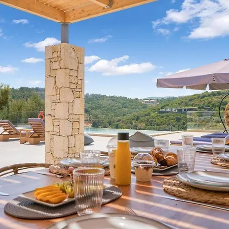 Chriselia - 3 Bedrooms With Sea Access Vathi (Meganisi)