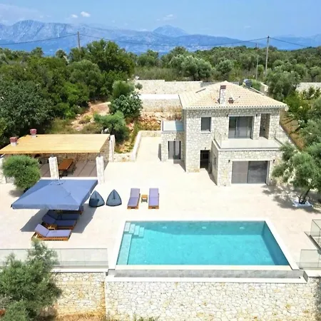 Chriselia - 3 Bedrooms With Sea Access