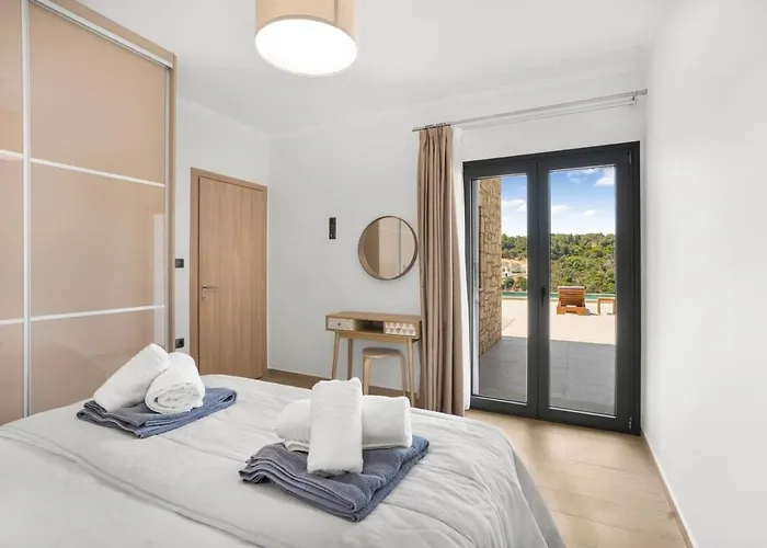 Chriselia - 3 Bedrooms With Sea Access *