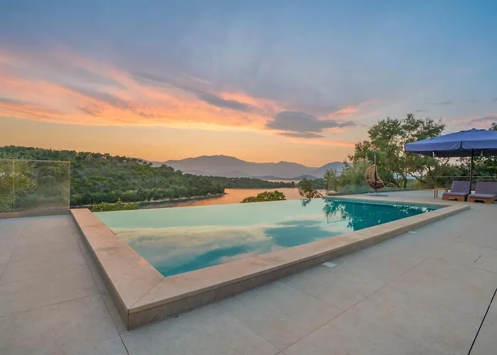 Chriselia - 3 Bedrooms With Sea Access Vathi (Meganisi)