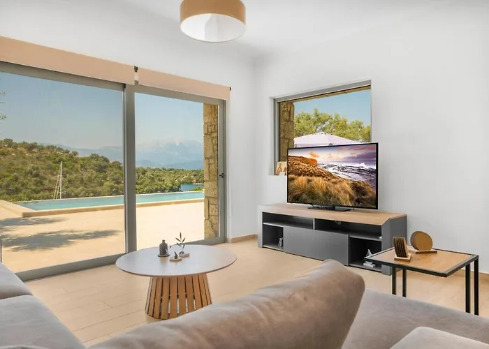 Chriselia - 3 Bedrooms With Sea Access Villa