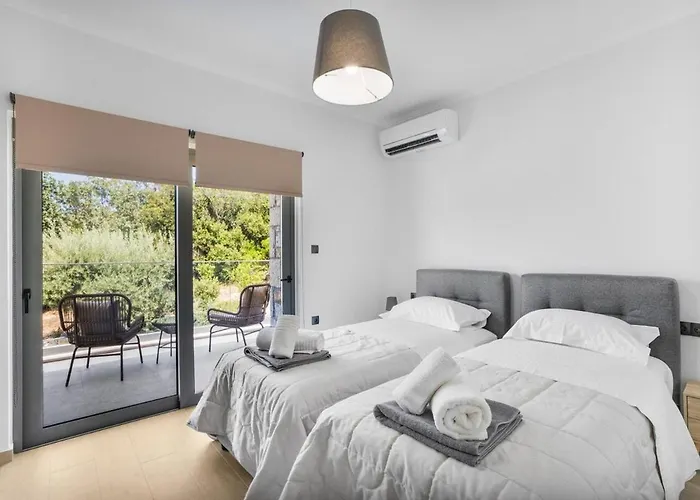 Chriselia - 3 Bedrooms With Sea Access * Vathi (Meganisi)