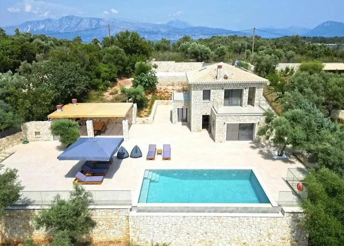 Chriselia - 3 Bedrooms With Sea Access